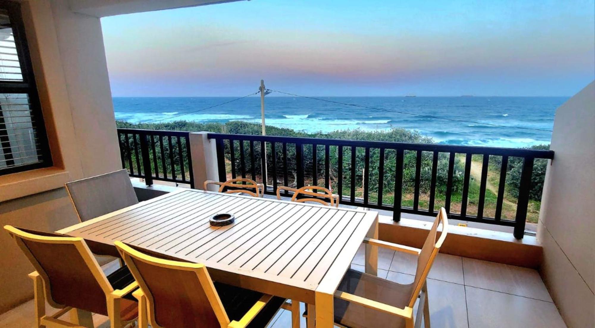 Appartamento 6 Dolphin Views La Mercy Beachfront Esterno foto